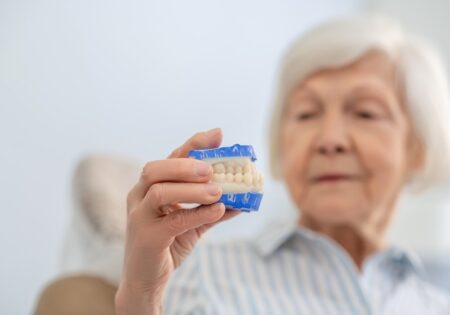 مراقبت از دندان مصنوعی